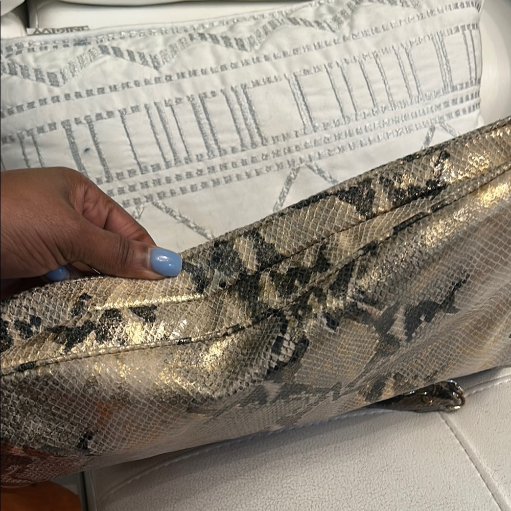 Elegant DKNY Black & Gold Snakeskin Patterned Women's tote bag! - Picture 8 of 13